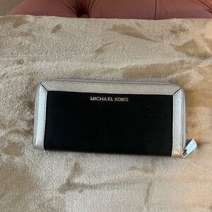 Micheal Kors wallet